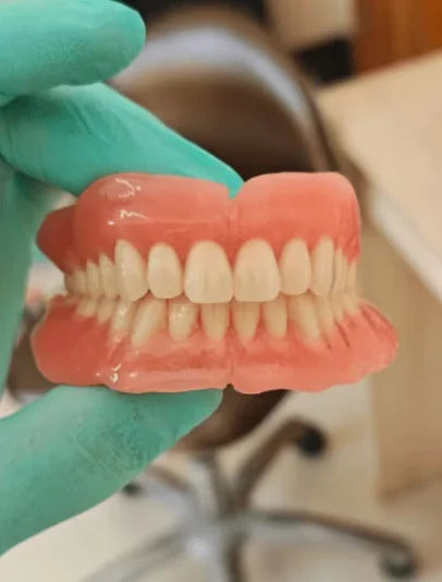 Realistic Temporary Denture Set for a Confident Smile